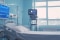 Modern ausgestatteter Patientenzimmerbereich mit medizinischen Geräten als Beispiel für temporäre Krankenhauslösungen von Carrier